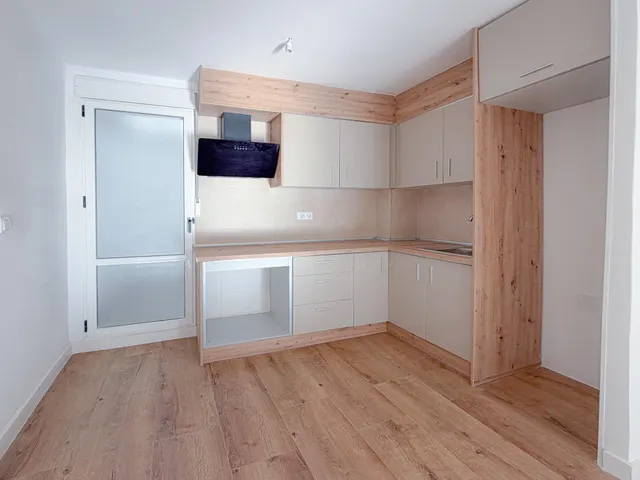 Espectacular bungalow reformado, con amplia terraza y parking para coche dentro de la parcela, en urbanización exclusiva con piscina comunitaria — 15