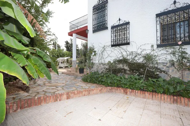 CHALET INDEPENDIENTE EN TENTEGORRA DE MAS DE 600 M2 DE PARCE - foto 3