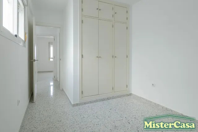 EXCLUSIVA. Zona norte. Ático Dúplex VPO. Terraza-solarium de 52m2. 4 dormitorios, 2 baños. Garaje. — 21