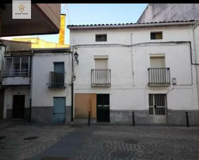 Se VENDE CASA en ZONA COMERCIAL DE MORALEJA