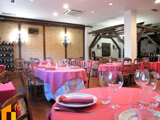 Se alquila o vende Bar Restaurante en avd. Constitucion — 13