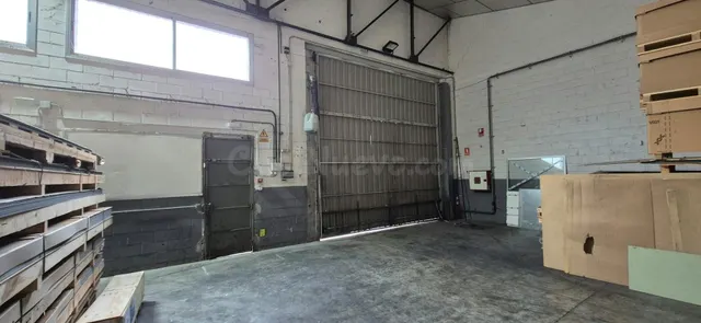 NAVE INDUSTRIAL EN RUBÍ
