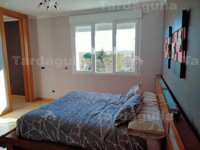 CHALET  INDEPENDIENTE EN URBANIZACION DE VILLAMAYOR — 49