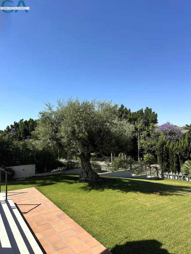 Exclusivo chalet moderno en primera línea de Alenda Golf - foto 5