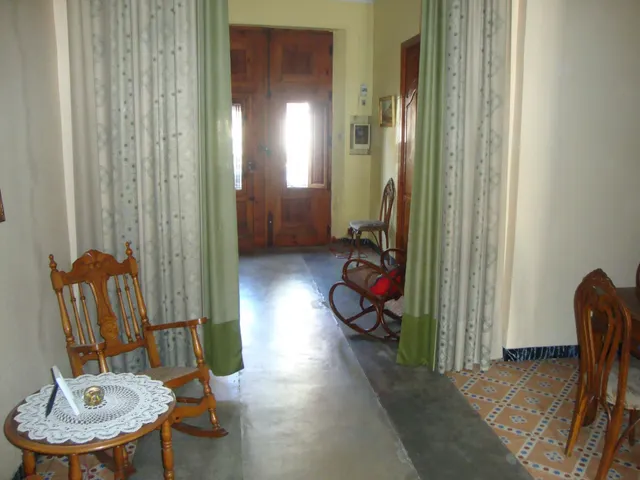 VENTA DE CASA CON AMPLIO CORRAL EN BENIFAIO — 3