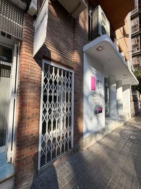 Amplio local comercial en alquiler con excelente visibilidad — 18