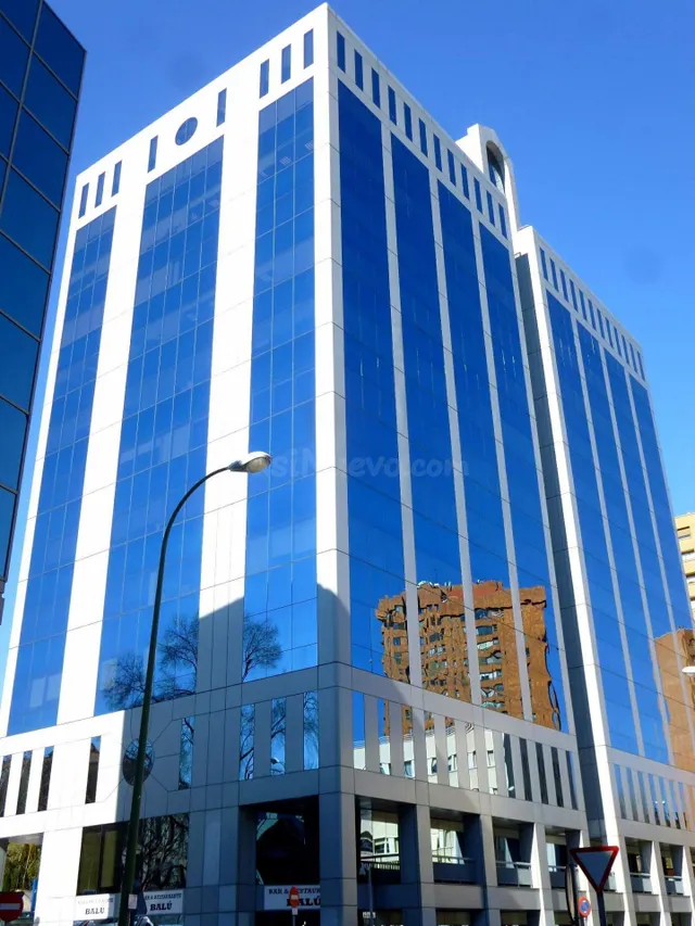 CASTILLA, OFICINA EXTERIOR- DIAFANA 266m2, Excelente Luz Nat