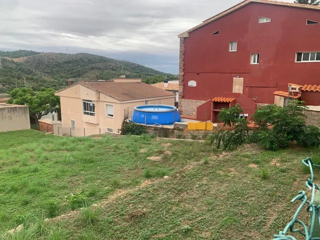 *Imagina construir el hogar de tus sueños en una parcela única en Borriol.* — 2