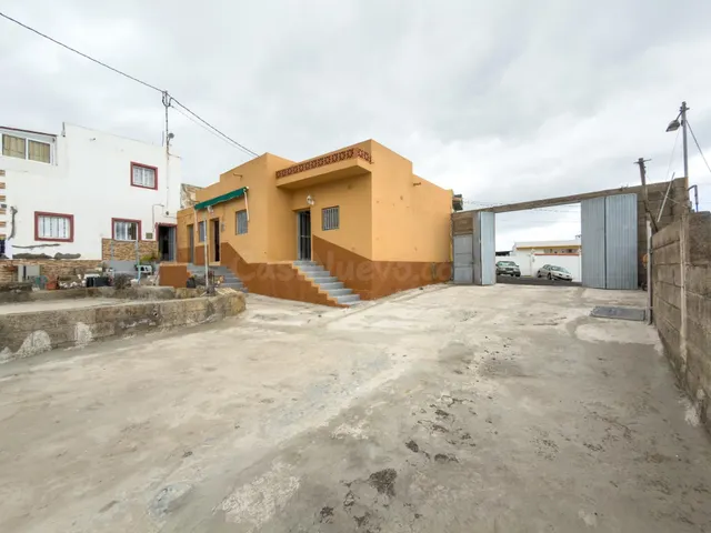 FINCA RÚSTICA CON VIVIENDA EN ARICO- LA SABINITA (NO HIPOTEC