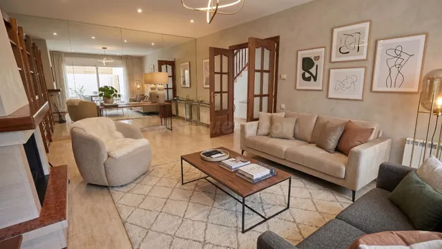 CASA DE 3 PLANTAS CON TERRAZA Y GARAJE A LA VENTA EN POBLE N