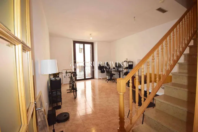 ENCANTADOR DUPLEX EN FINCA HISTÓRICA REHABILITADA EN VILANOV