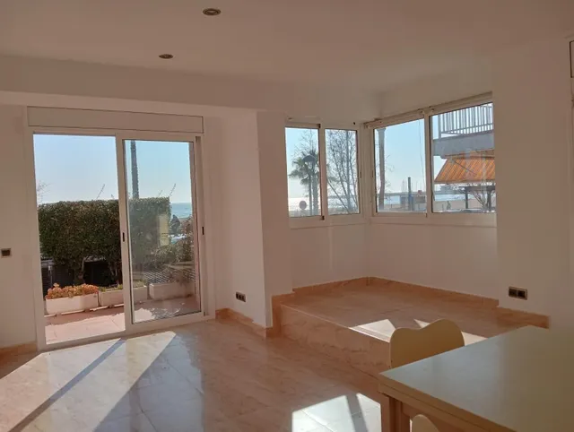 PRECIOSO PISO PLANTA BAJA EN PRIMERA LINEA DE MAR DE SEGUR DE CALAFELL — 10