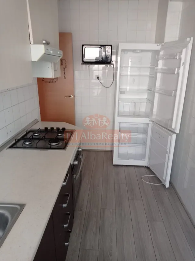 SE ALQUILA PISO SIN AMUEBLAR, 4º SIN ASCENSOR, ZONA DEPOSITO DEL SOL. — 6