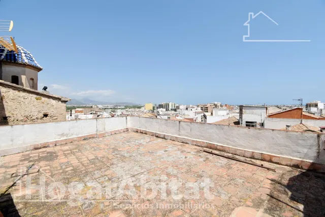 ESPACIOSA CASA CON TERRAZA EN EL HISTÓRICO CASCO ANTIGUO - foto 3