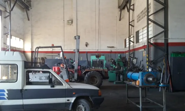 terreno industrial con talleres — 9