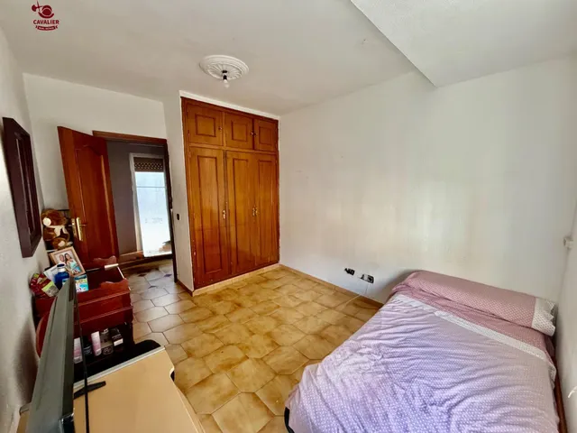 Piso exterior de 88m2 con 4 dormitorios para REFORMA INTEGRAL, con soleado salon comedor con acceso directo a una luminosa terraza exterior y cocina con tendedero,. — 15