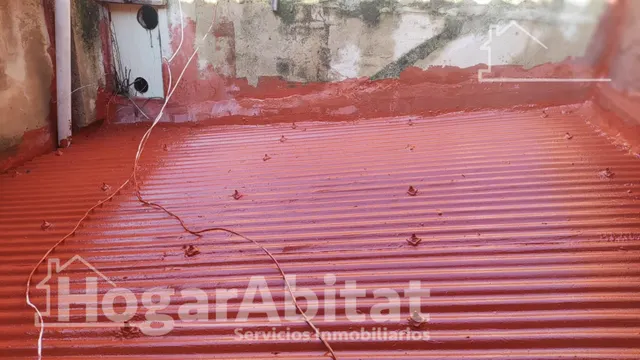 ¡ECONOMICA! AMPLIA CASA CON TERRAZA Y CON MUCHAS POSIBILIDADES — 36
