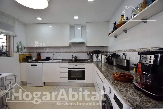PRECIOSO ADOSADO EN URBANIZACIÓN CON PISCINA, GARAJE Y TERRAZA — 45