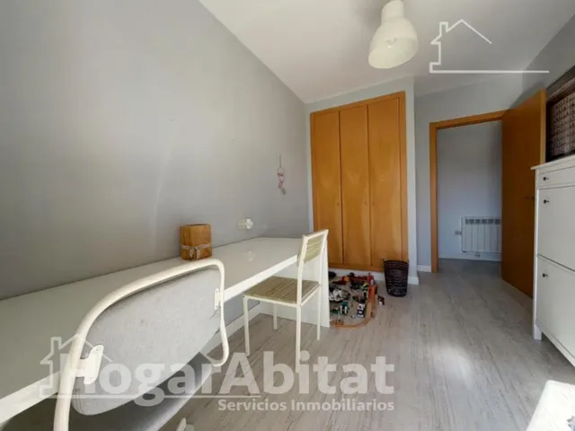 Excelente ubicación y reforma integral en este luminoso piso exterior con terraza, garaje y piscina comunitaria — 30