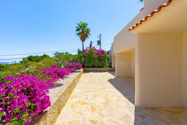Villa Roma. Villa reformada con fantásticas vistas al mar a  - foto 3