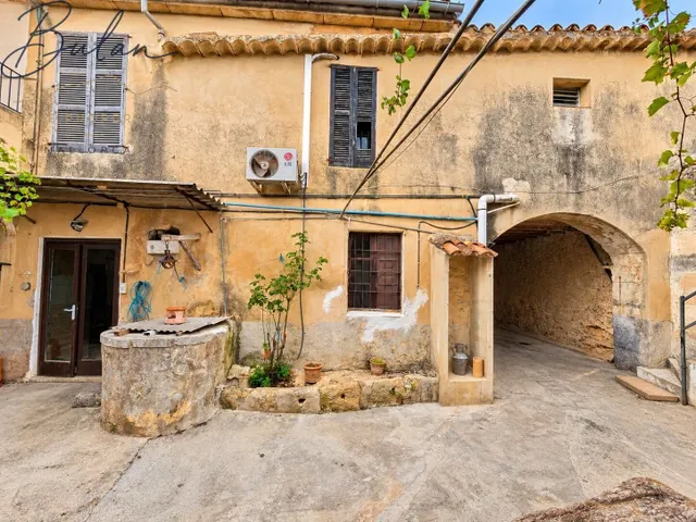 Casa señorial a reformar con bodegas, gran patio y garaje en Consell — 40