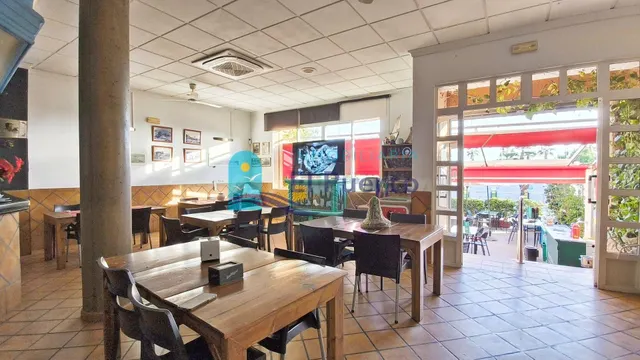 RESTAURANTE EN FUNCIONAMIENTO + APARTAMENTO EN SÓTANO A 50 m