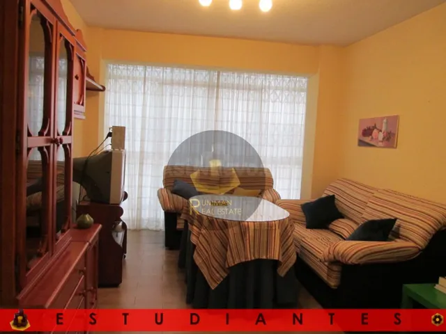 EST/ Piso amueblado para ESTUDIANTES con TRES dormitorios en - foto 2