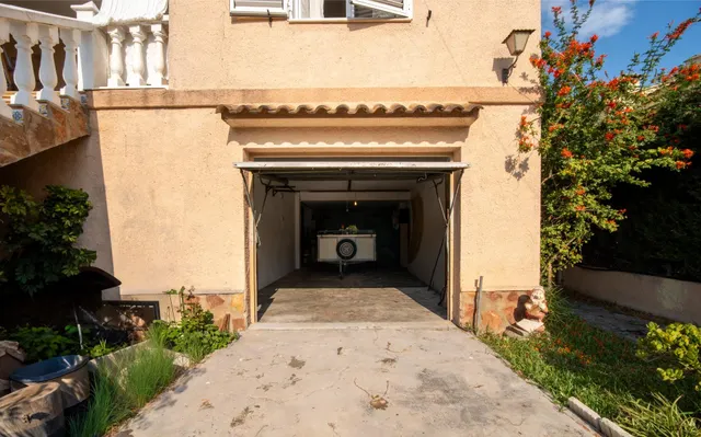 Chalet independiente en parcela esquinera de 515 m2 con gran garaje en Maravisa — 35