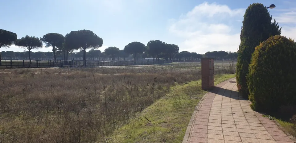 Urbis te ofrece parcelas urbanas en Aldeamayor de San Martín, Valladolid.