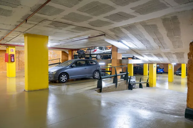 Parking de moto 2m² en alquiler - Les Corts — 15