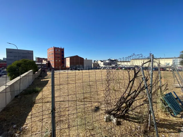 TERRENO INDUSTRIAL EN ALQUILER – 2.200 m2 – EXCELENTE UBICAC - foto 2