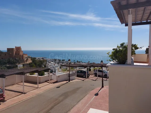 Piso de 3 dormitorios con vistas al mar en mojácar