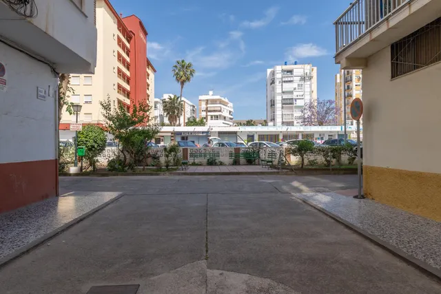 PISAZO EN TORRE DEL MAR — 39