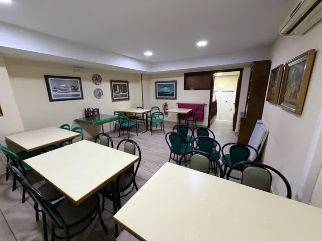 Local con negocio en avenida ana de viya – Cádiz — 15