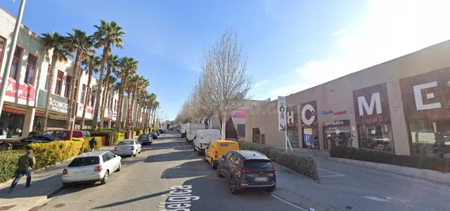 NAVE INDUSTRIAL EN VENTA CON RENTABILIDAD EN EL POLIGONO DE  - foto 2