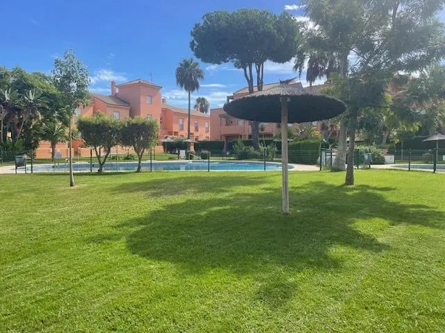Apartamento en planta baja en urbanización Novo Sancti Petri.