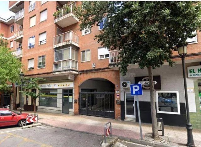 SE VENDE piso OKUPA en C Colon 3 de Cáceres - foto 2