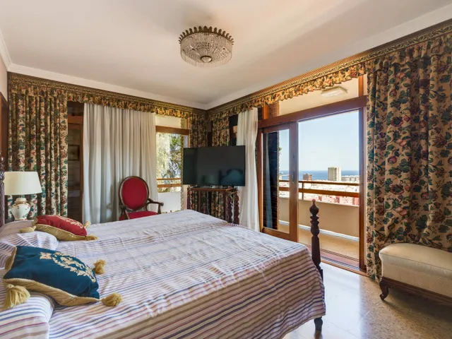 Chalet independiente junto a Paseo de Chil, con jardín, ascensor y vistas a la bahía — 44