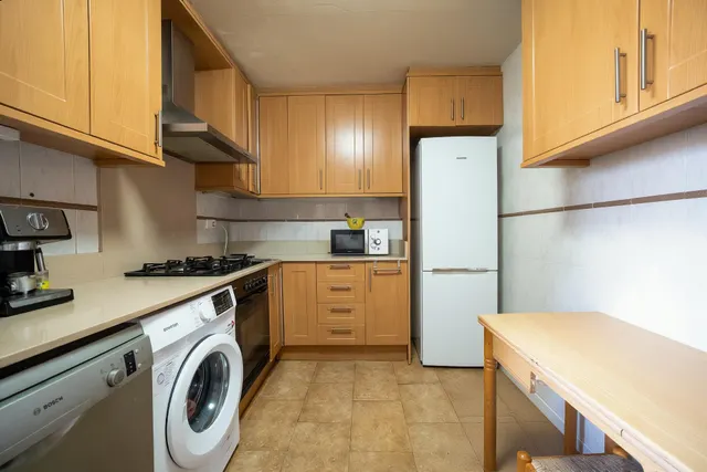 Chalet independiente en parcela esquinera de 515 m2 con gran garaje en Maravisa — 20