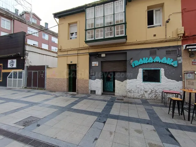 ¡CONJUNTO DE EDIFICACIONES CON MÚLTIPLES POSIBILIDADES DE IN