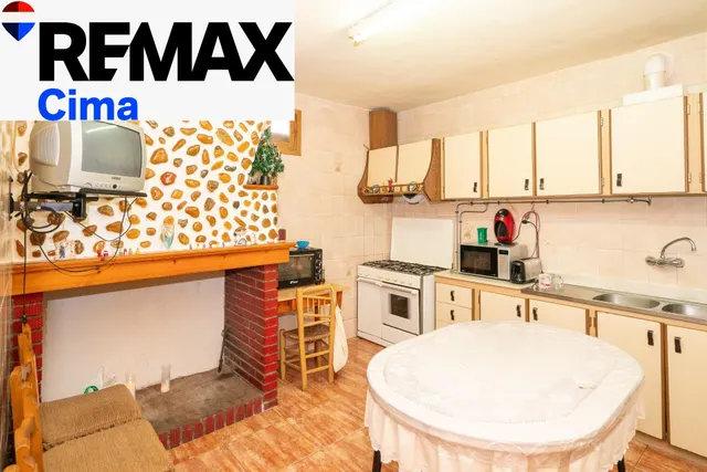 CASA CON PATIO, ALMACÉN Y PLANTA BAJA COMPLETA EN ZÚJAR — 17