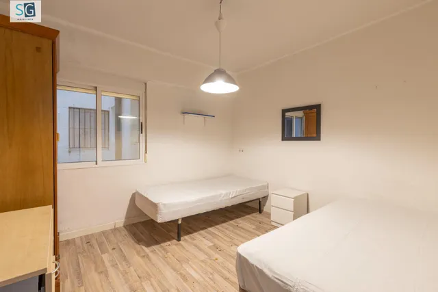 PISO DE 4 DORMITORIOS EN CAMINO DE RONDA — 23