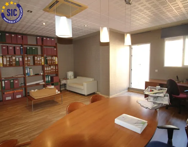 Local comercial actualmente oficina muy bonita en 1ª línea de la playa de Morro de Gos — 11