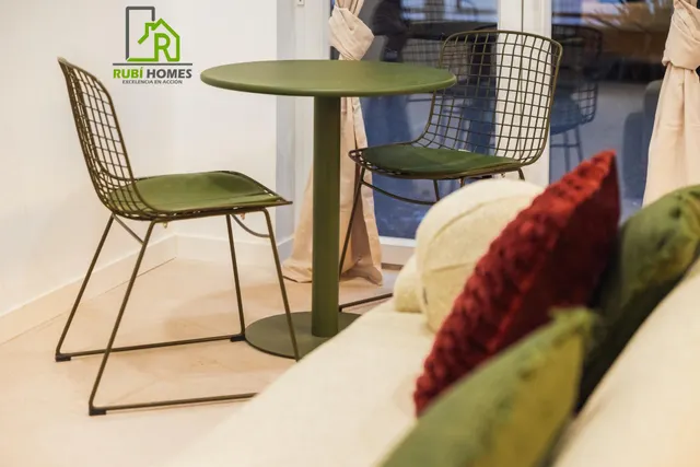 Tu refugio de diseño en el corazón de Granada: Estilo, practicidad y comodidad a pie de calle. — 16