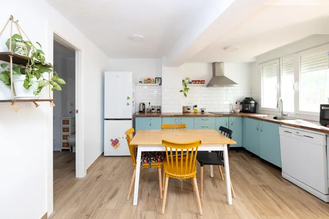 ¡Tu hogar soñado te espera en esta espectacular casa reformada! — 17