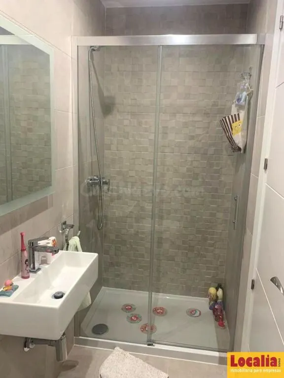 Piso moderno de 2 habitaciones con garaje doble - foto 5