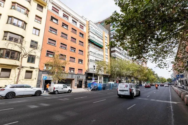 6ª PLANTA EXTERIOR: LUZ, TRANQUILIDAD Y EXCELENTE UBICACIÓN  - foto 2