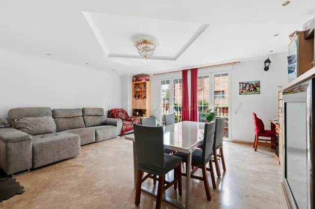 CASA INDEPENDIENTE CON ASCENSOR PRIVADO, GARAJE DIÁFANO DE G - foto 4