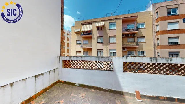 Casa en zona Avda. Capuchinos de planta baja y dos alturas e - foto 2