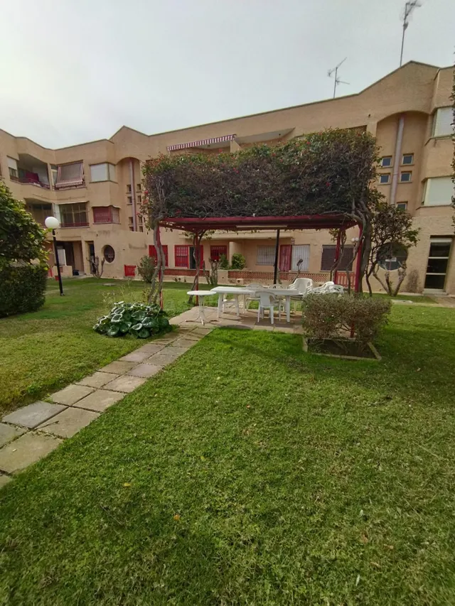 PISO EN LO PAGAN CON TERRAZA Y UNA AMPLIA ZONA AJARDINADA CO - foto 2